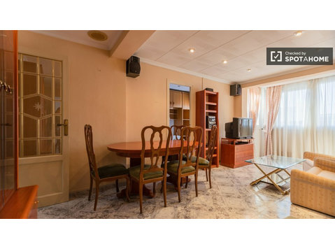 Appartement de 3 chambres à louer à El Perellò, Valence - Appartements