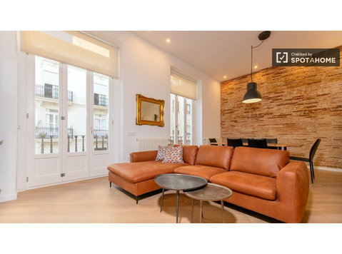 Apartamento de 3 dormitorios en alquiler en L'Eixample,… - Pisos