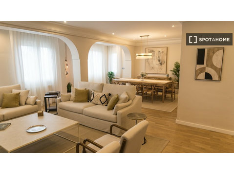 La Gran Vía, Valensiya'da kiralık 3 yatak odalı daire - Apartman Daireleri