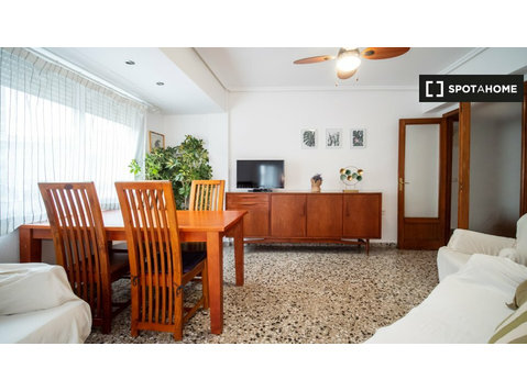 Apartamento de 3 quartos para alugar em La Roqueta, Valência - Apartamentos