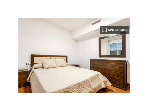 3-bedroom house for rent in Ribarroja De Turia, Valencia - Apartments