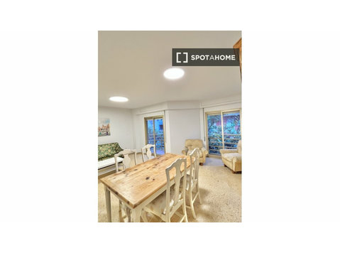 Apartamento de 4 dormitorios en alquiler en L'Eixample,… - Pisos