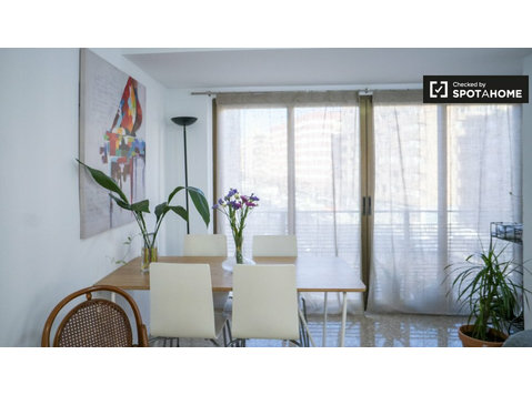 4-pokojowe mieszkanie do wynajęcia w Patraix, Valencia - Mieszkanie