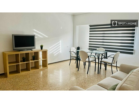 4-bedroom apartment for rent in Torrent, Valencia - Apartemen