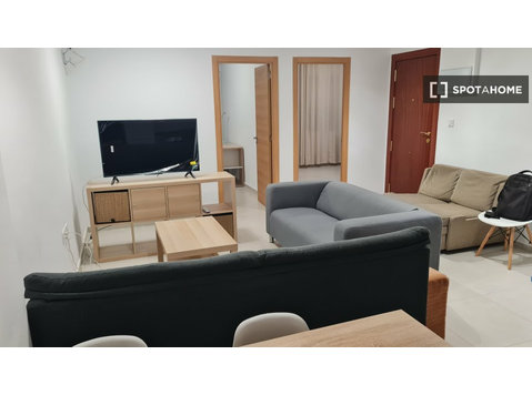 Valensiya'da kiralık 5 yatak odalı daire - Apartman Daireleri