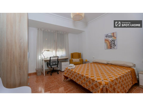 L'Olivereta, Valensiya'da kiralık 6 yatak odalı daire - Apartman Daireleri