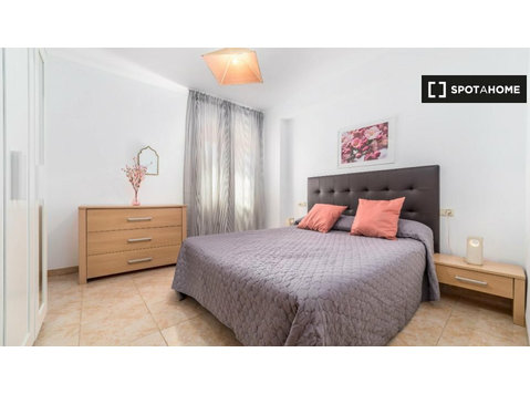 Benimaclet'te kiralık aydınlık 2 yatak odalı daire - Apartman Daireleri