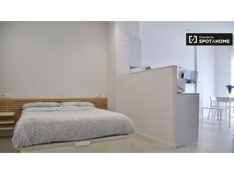 Comfy studio apartment for rent in l'Eixample, Valencia - アパート
