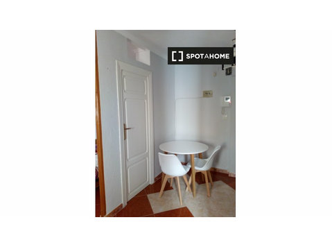 Acolhedor apartamento de estúdio para alugar em Ciutat… - Apartamentos