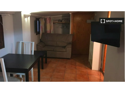 Gemütliches Studio-Apartment zur Miete in Ciutat Vella,… - Wohnungen
