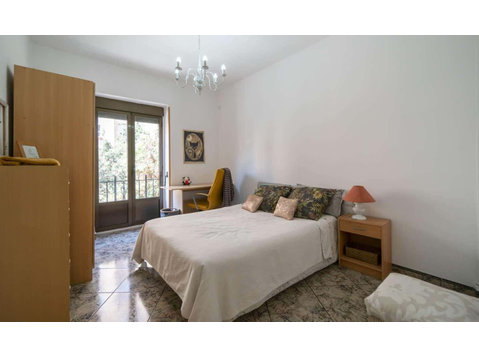 Double bed in Rooms for rent in 4-bedroom apartment in… - Apartman Daireleri