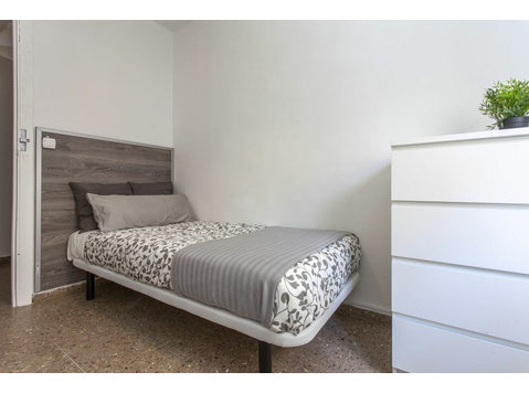 Encantadora habitación individual en la calle Plaza Ávila - Apartamentos