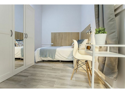 Fantástica habitación con baño privado en Valencia - Apartments