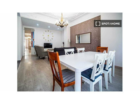 Appartement entièrement équipé de 3 chambres à louer à… - Appartements