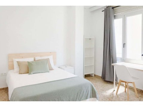 Gran habitación doble en Ruzafa - Apartments
