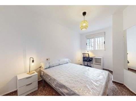 H3 - C/ Vidal de Blanes, 12, Esc Derecha, 1º pta. 1 (4H2B)… - Apartamentos