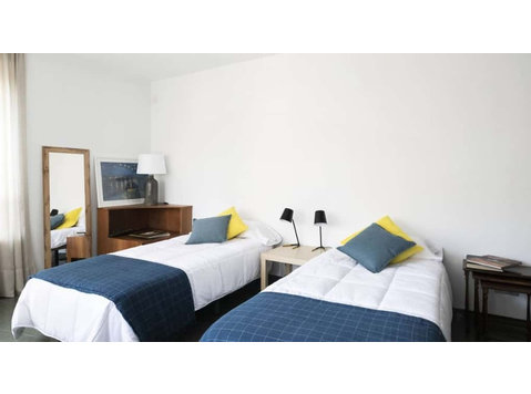 H4 - Preciosa y soleada habitación doble en Centro - Apartamentos