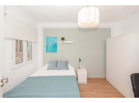 H5 - C/Escalante 27, 4º puerta 8 - (5H2B), LF, VLC - Apartamentos