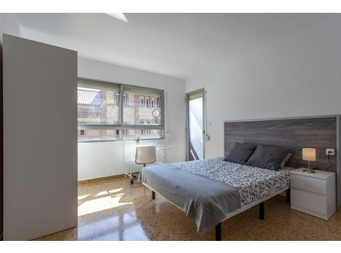 Habitación con balcón en Sagunto - Apartments