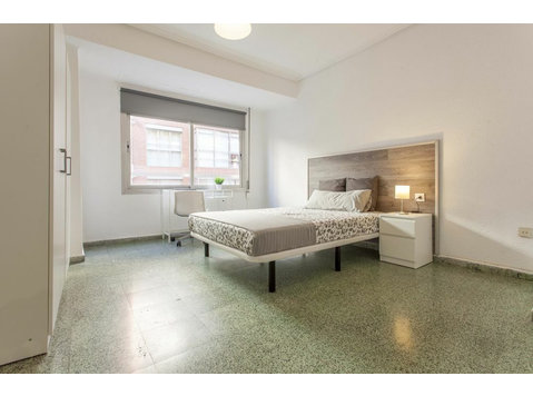 Habitación con cama doble en Valencia - Apartments