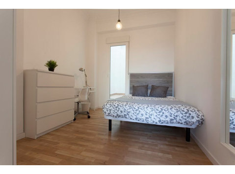 Habitación con cama doble en la calle Actor Llorens - Διαμερίσματα