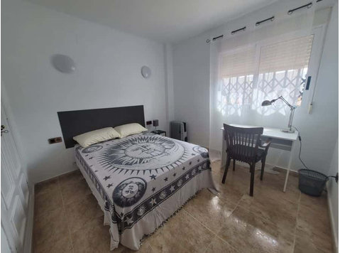 Habitación en piso de 3 habitaciones en Alfara Del… - آپارتمان ها