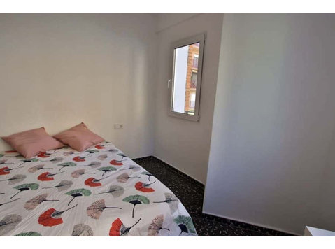 Habitación en piso de 3 habitaciones en Benimaclet - Apartmány