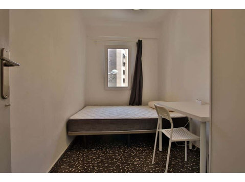 Habitación en piso de 3 habitaciones en Benimaclet - Apartemen