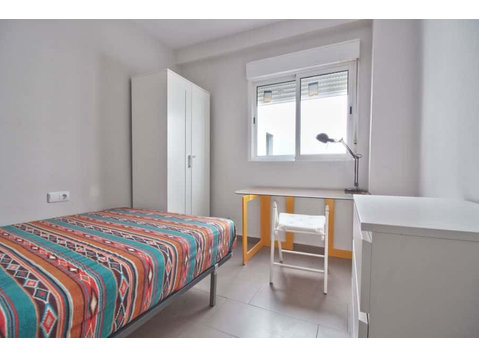 Habitación en piso de 4 habitaciones en Algirós - Apartman Daireleri