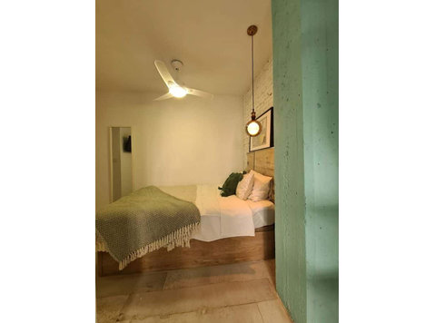 Habitación en piso de 4 habitaciones en Algirós - アパート