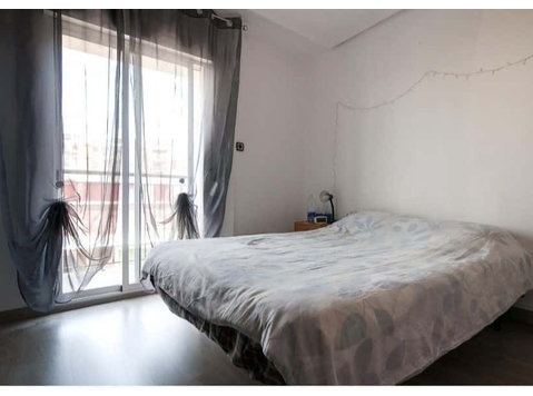Habitación en piso de 4 habitaciones en Benimaclet - Apartman Daireleri