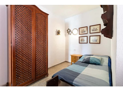 Habitación en piso de 4 habitaciones en Camins Al Grau - Apartmani