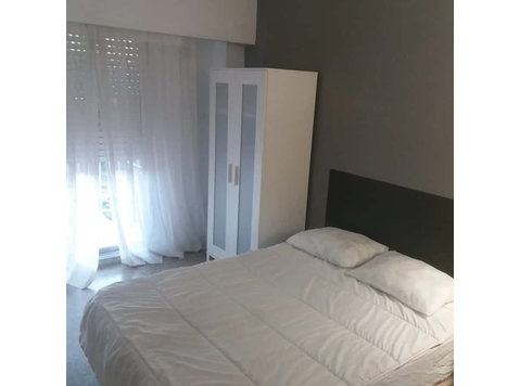 Habitación en piso de 4 habitaciones en Camins Al Grau - Lakások
