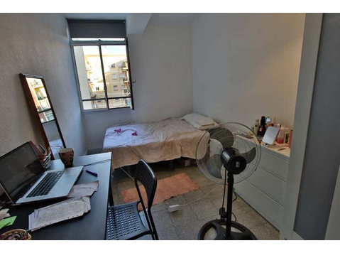 Habitación en piso de 4 habitaciones en La Petxina - Apartamente