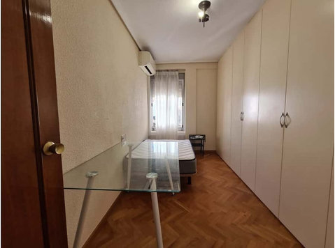 Habitación en piso de 4 habitaciones en La Saïdia - Apartman Daireleri