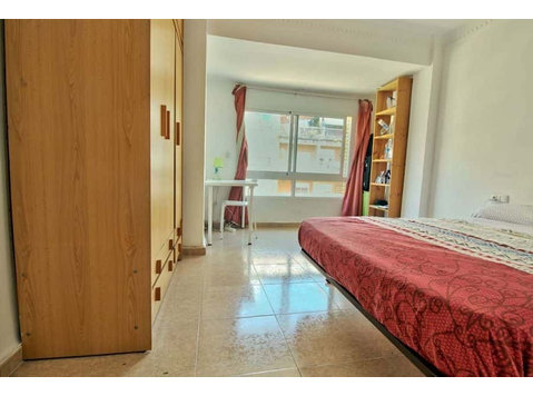 Habitación en piso de 4 habitaciones en La Vega Baixa - Mieszkanie