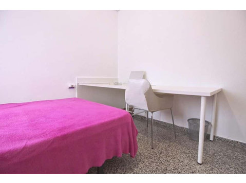 Habitación en piso de 5 habitaciones en Algirós - Apartman Daireleri