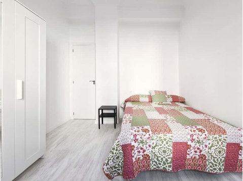 Habitación en piso de 5 habitaciones en Camins Al Grau - Apartments