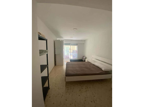 Habitación en piso de 5 habitaciones en El Pla Del Real - Apartman Daireleri