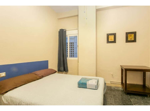 Habitación en piso de 5 habitaciones en Sant Francesc - Apartamentos