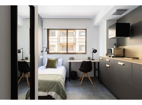 Habitación individual con baño y cocina privada - Апартаменти
