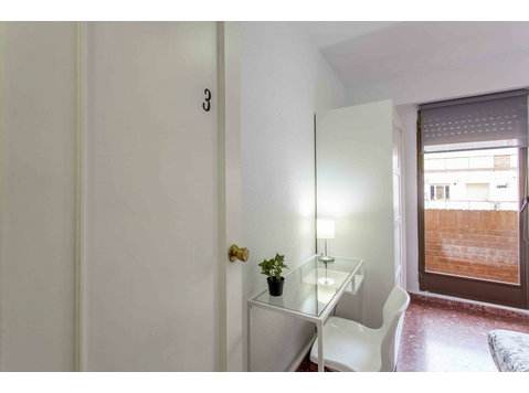 Habitación individual en Plaza Ávila - Apartamentos