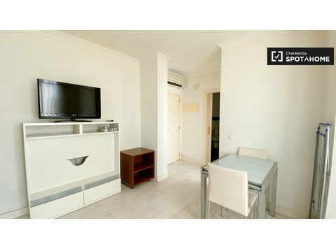 Minimalist 1-bedroom apartment for rent in L'Eixample - Lakások
