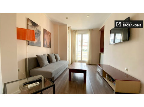L'Eixample'de kiralık minimalist 1 yatak odalı daire - Apartman Daireleri