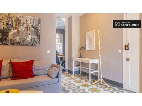 Rooms for rent in 3-bedroom apartment in La Saïdia, Valencia - Διαμερίσματα