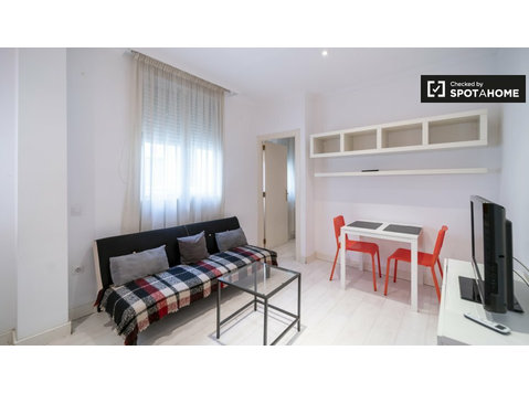 Kleine 1-Zimmer-Wohnung zur Miete in l'Eixample, Valencia - Wohnungen
