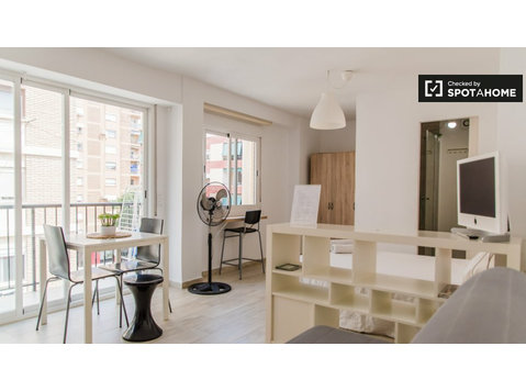 Studio-Apartment zu vermieten in L'Amistat, Valencia - Wohnungen