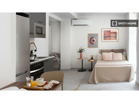 Studio apartment for rent in Poblats Marítims, Valencia - Lejligheder