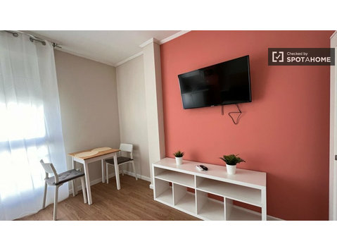 Studio apartment for rent in Russafa, Valencia - Apartamente