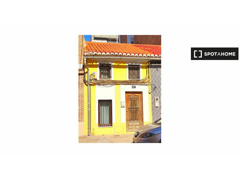Studio zu vermieten, Cabanyal-Canyamelar, Valencia - Wohnungen